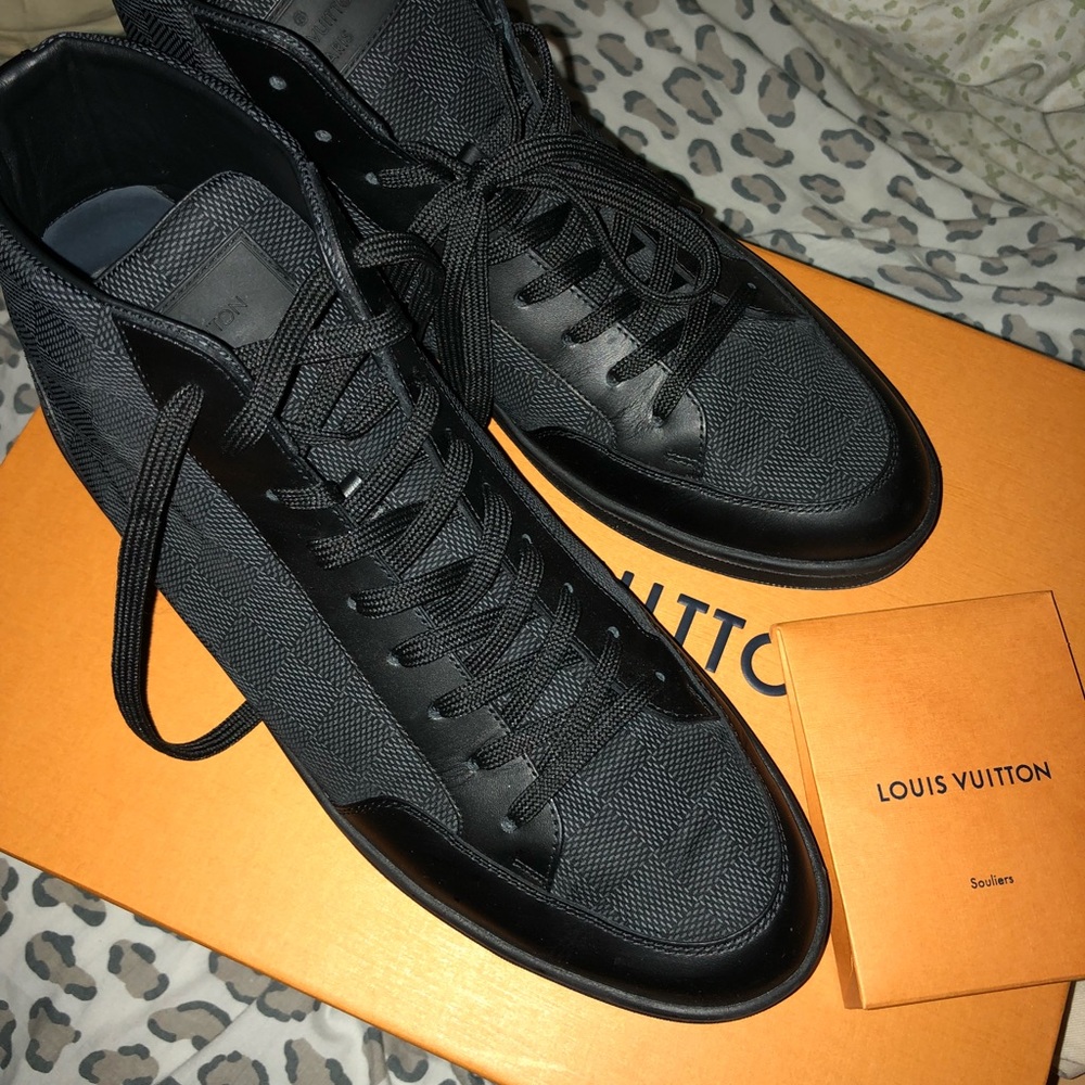 Louis Vuitton sneakers black and gray size 8
